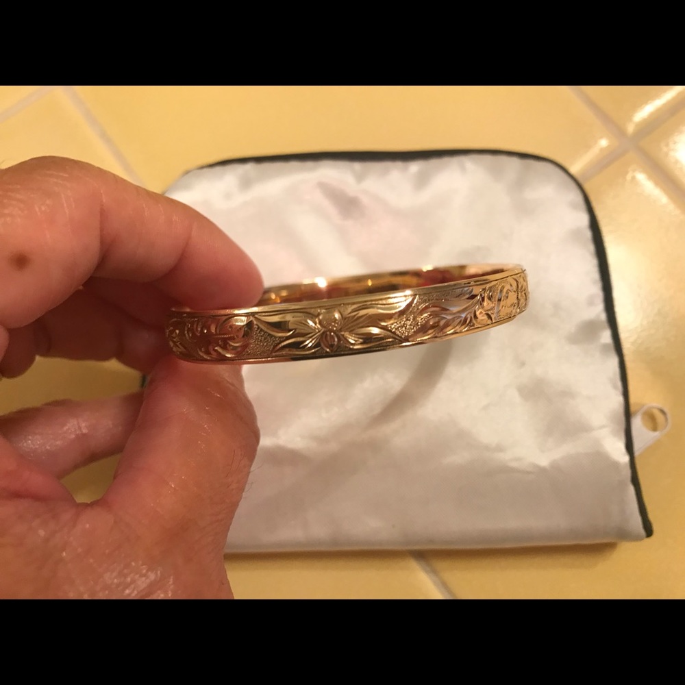 14kt gold bangle plumeria design